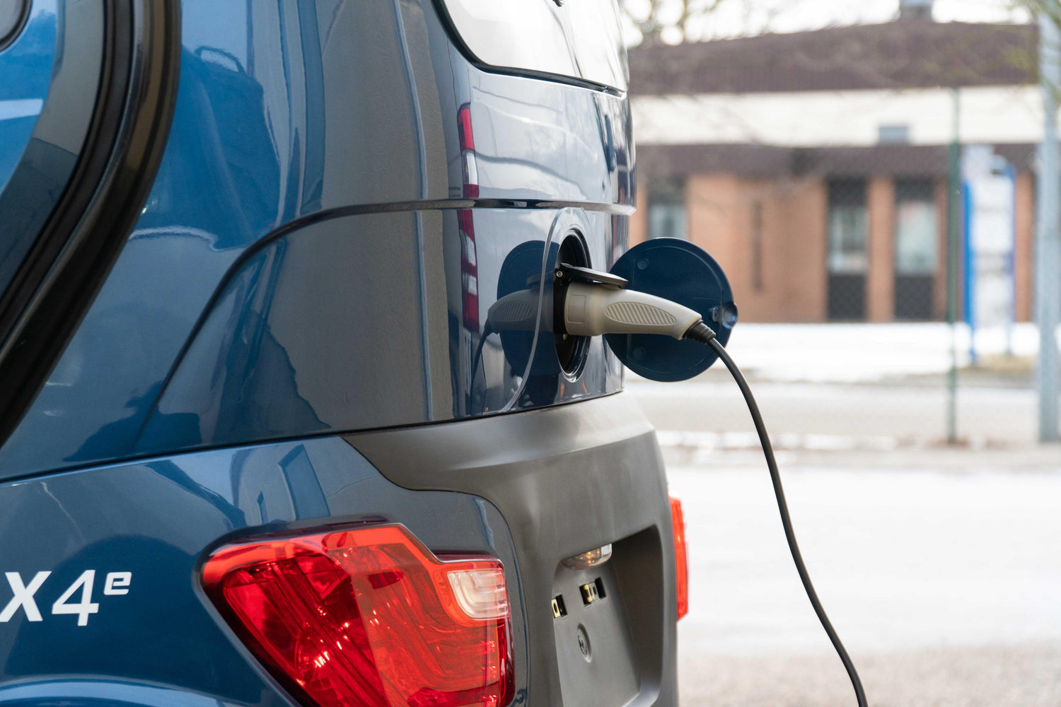 Hur laddar man ett lätt elfordon?