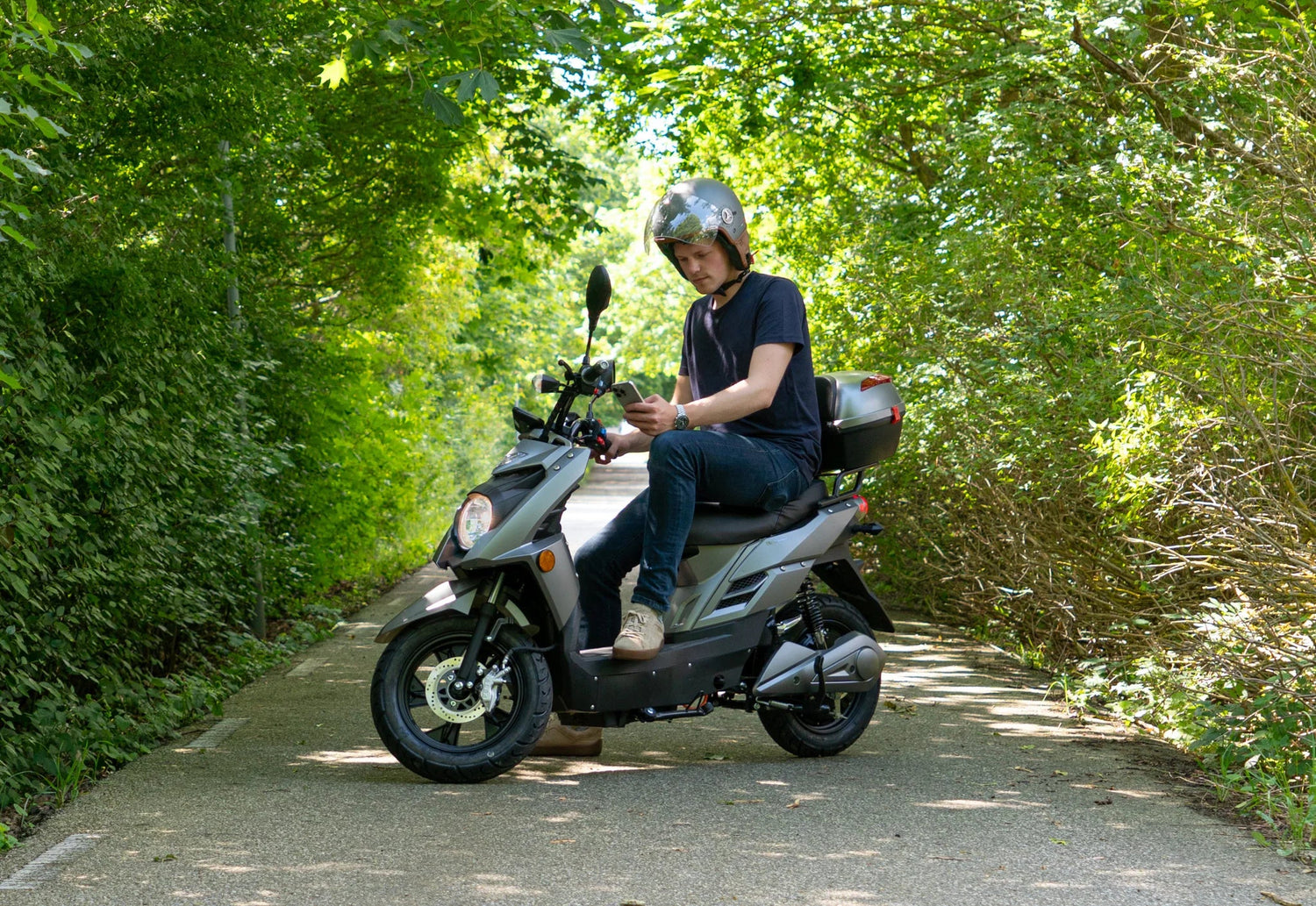 Vad är skillnaden mellan en elmoped och en vanlig moped?