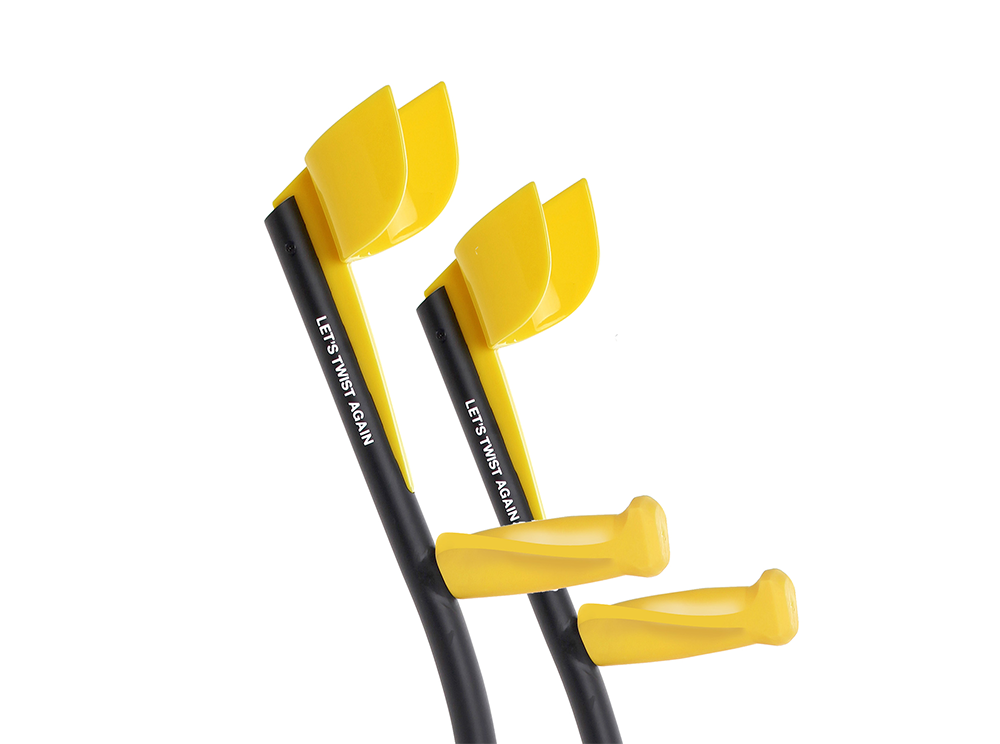 Svarta kryckor med gula handtag och armstöd