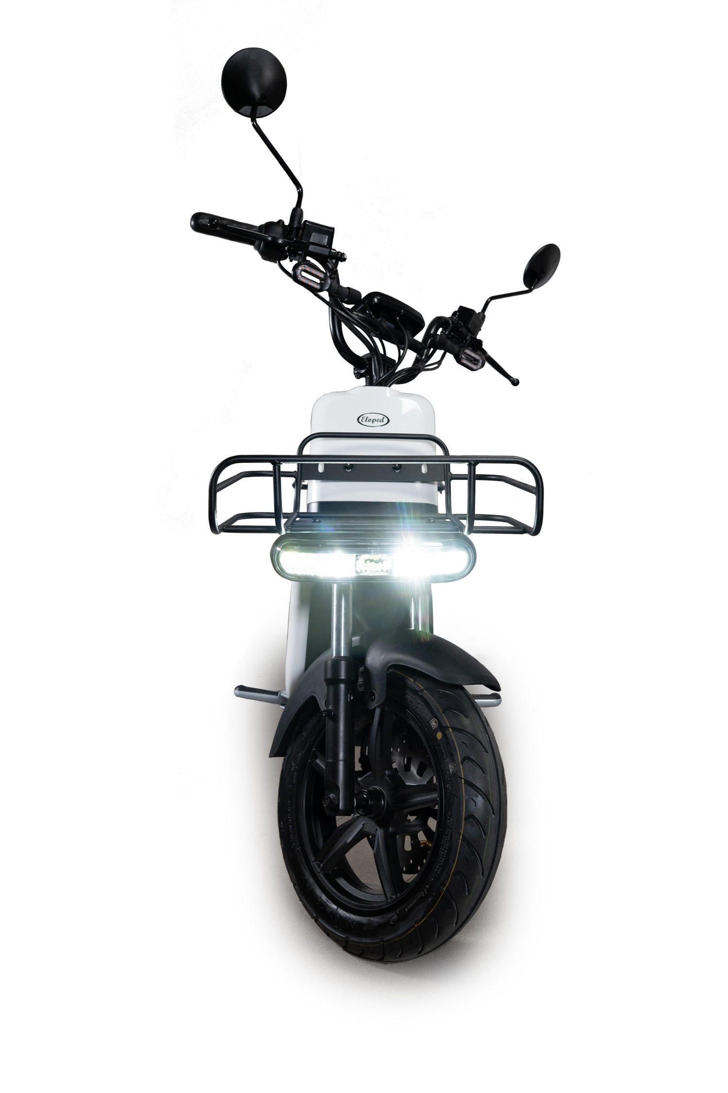 Vit elmoped med lastutrymme framtill