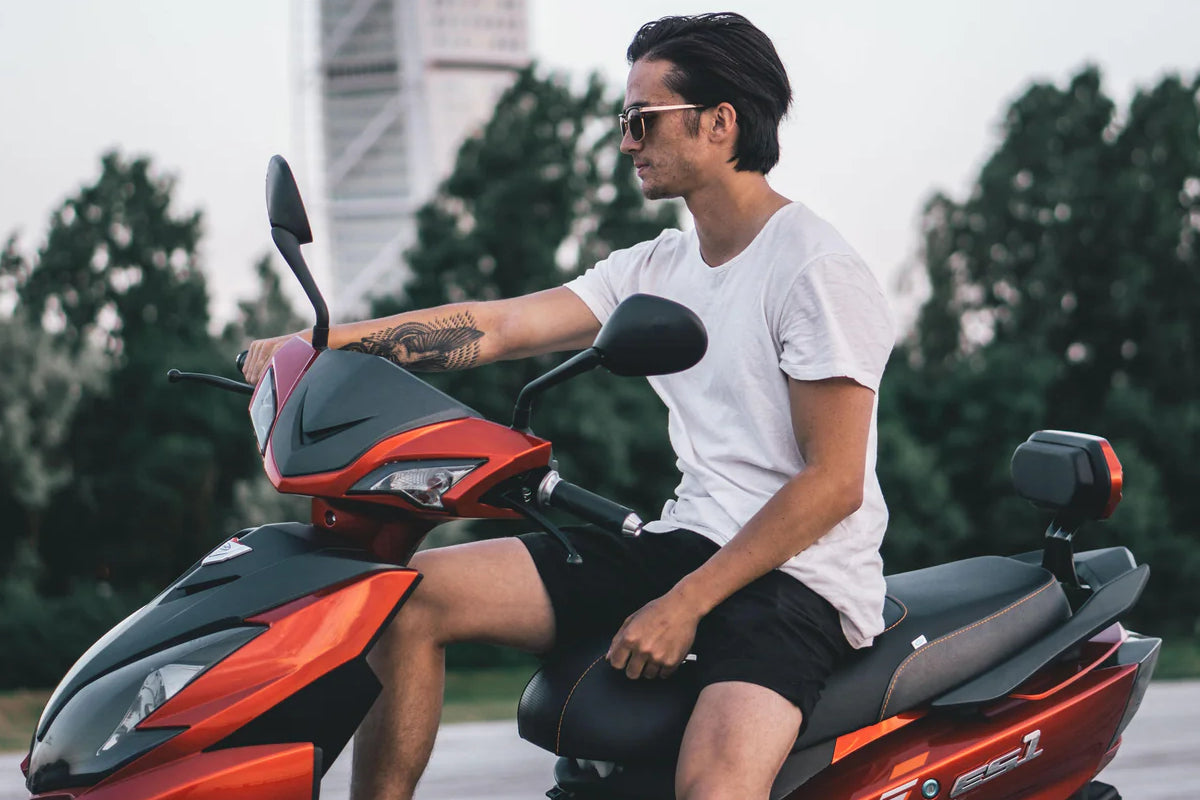 Behöver jag körkort för att köra elmoped?