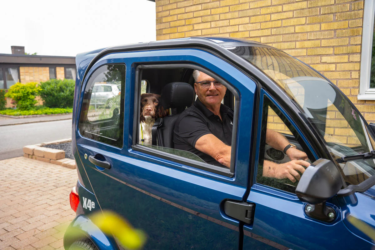 Behöver jag körkort för att köra en elmopedbil?